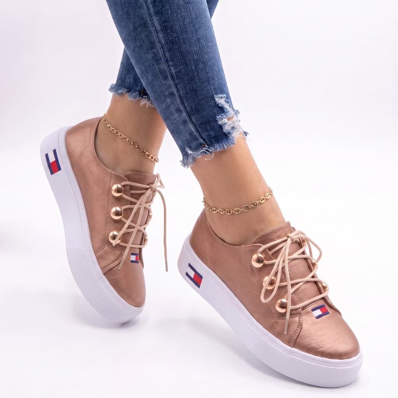 Claire Bronze getragen